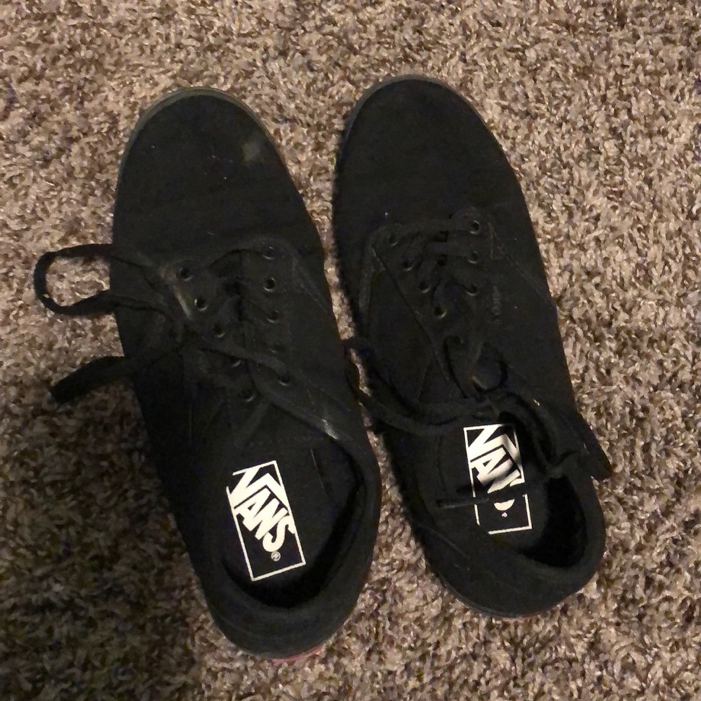 ALL BLACK VANS